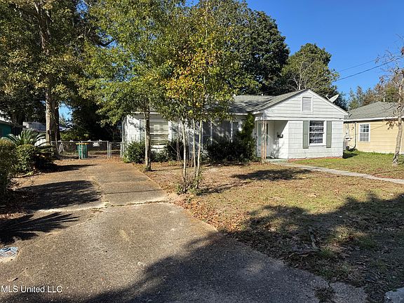 2nd image of 288 Dewey Cir