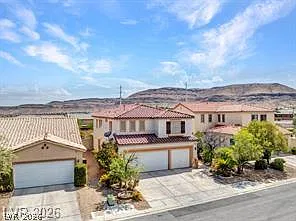 4 bed, 2.5 bath, 2722 sqft, $2,995 — Photo 1
