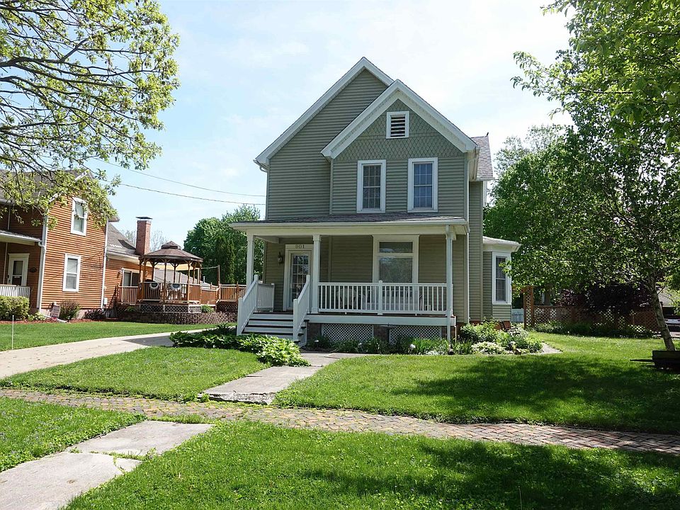 1st image of 901 Willard St