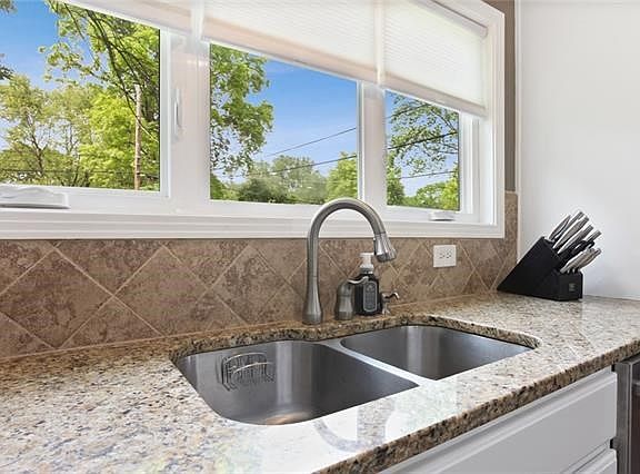 4th image of 5908 W 101st Pl