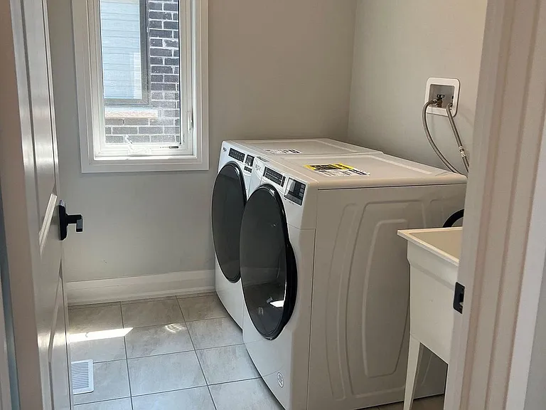 14 Periwinkle Rd E — Photo 16