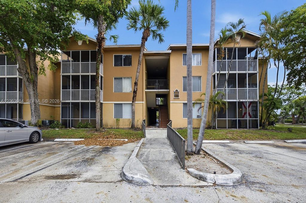 4045 W McNab Rd APT G110, photo 2