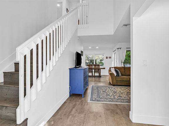4th image of 843 NW 98th Avenue