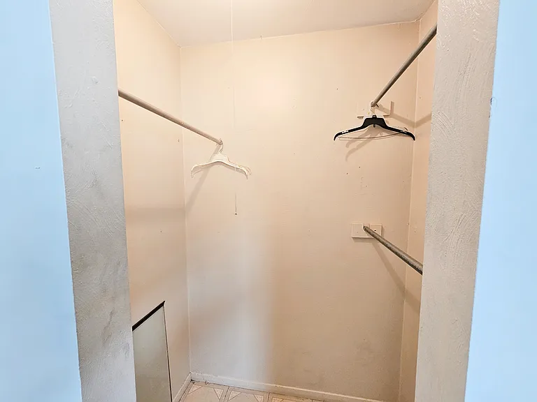 422 1/2 W Spring St #422-1/2 — Photo 9