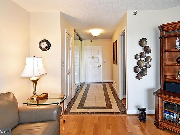 4th image of 900 N Stafford St APT 2524
