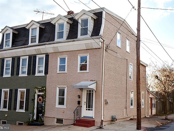 3rd image of 232 Ann St