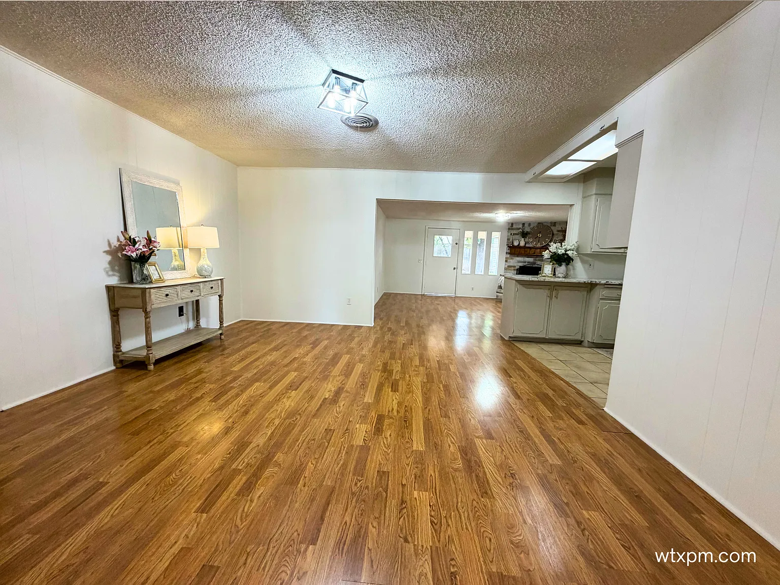 4 bed, 1687 sqft, $2,250 — Photo 3