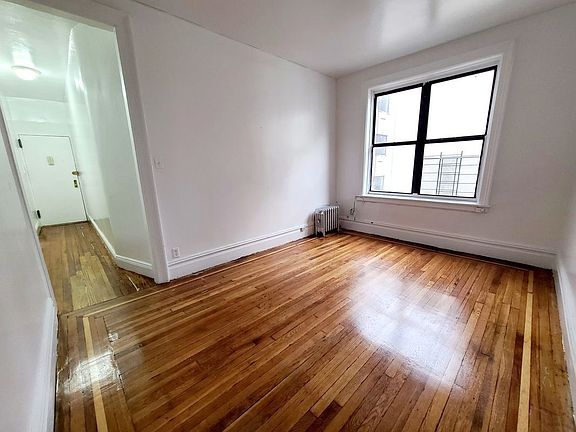 4th image of 2114 Daly Ave #4P