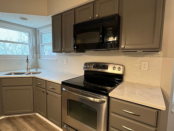 5th image of 208 Caswell Dr
