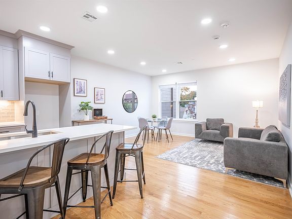 5th image of 660 Bloomfield Ave #205