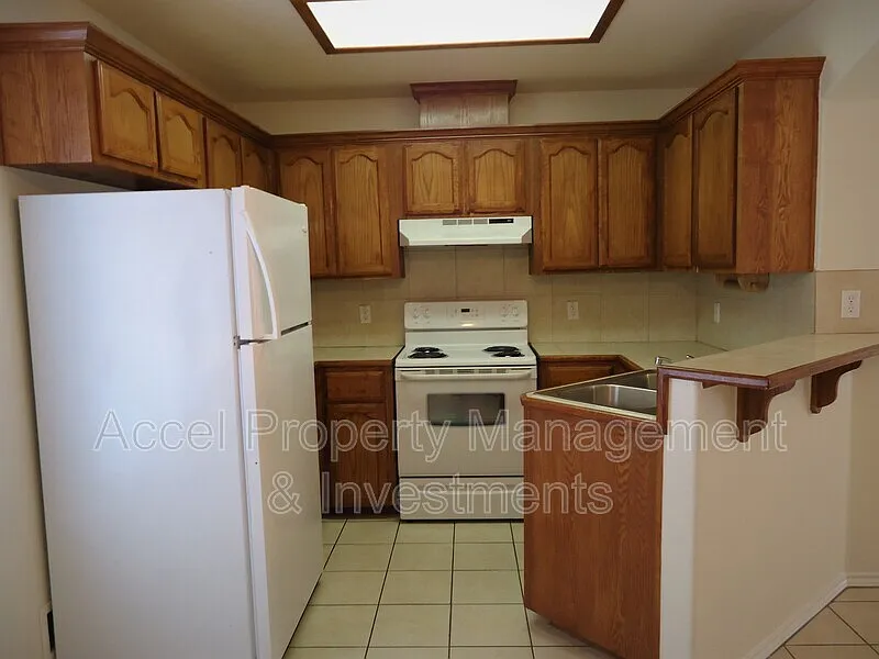2 bed, 2.0 bath, 925 sqft, $850 — Photo 3
