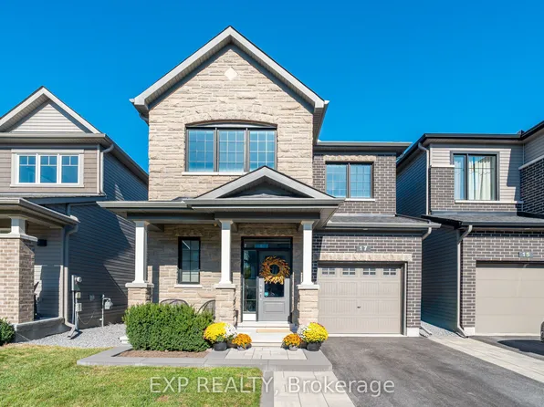 17 Allan Moore Pl, Ottawa, ON K2S 2A9