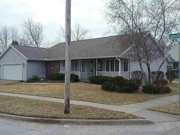 2nd image of 1809 Lakeside Dr