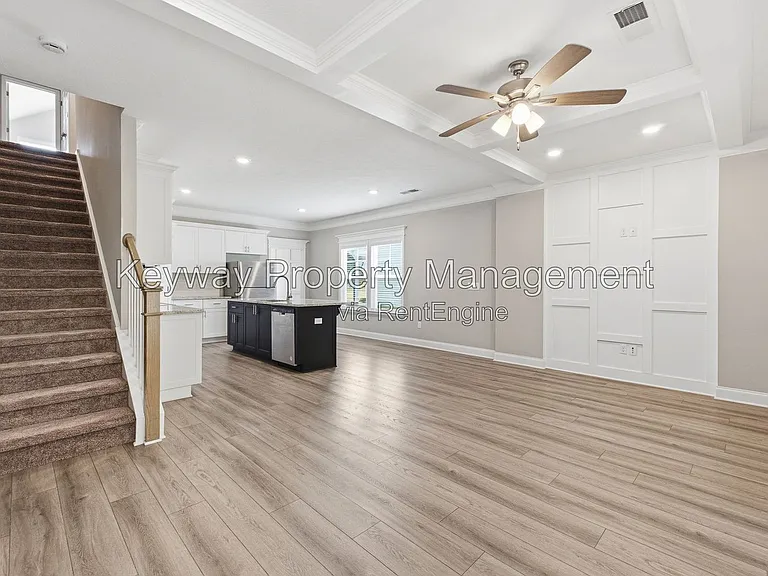 228 Linsmore Ln — Photo 9