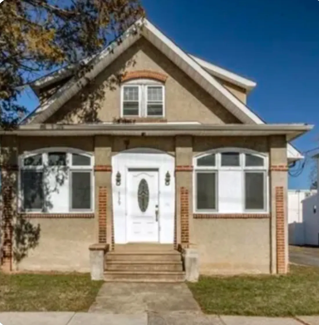 2 bed, $1,100 — Photo 1