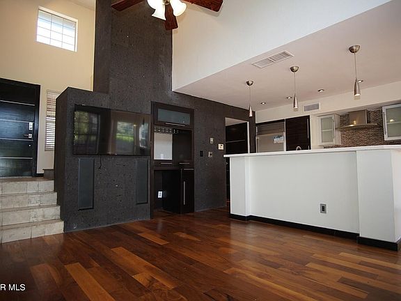 4th image of 18 Stratford Hall Cir