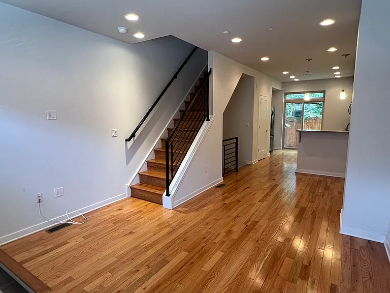 2133 Mountain St — Photo 5
