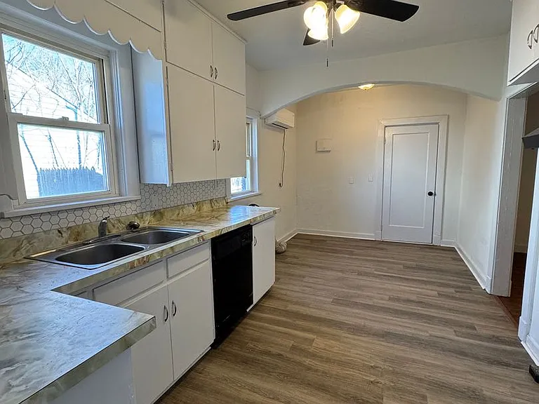 3205 S Tyler St — Photo 7