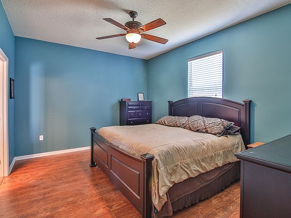 4th image of 3043 NE 25th St