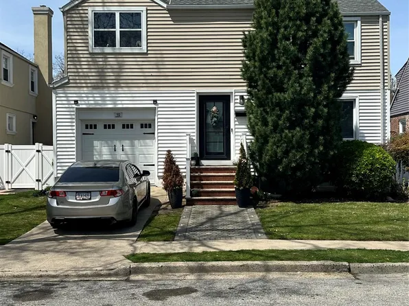 10 Garland Lane, Valley Stream, NY 11581