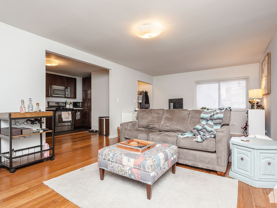 1st image of 2254 W Foster Ave APT 2R