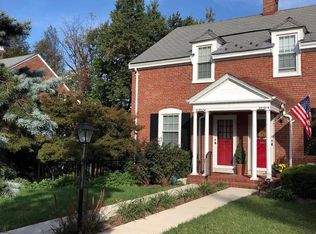 3332 S Wakefield St #B, Arlington, VA 22206