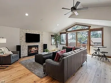 4 bed, 3.5 bath, 2688 sqft, $9,500 — Photo 2