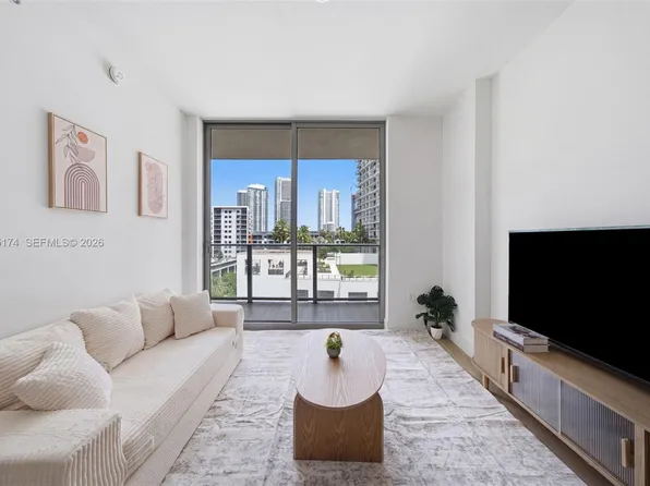 90 NE 32nd St #811, Miami, FL 33137