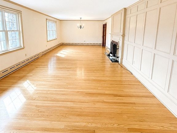 5th image of 212 Charlton Rd