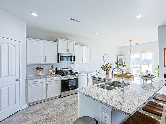 4th image of 2821 Rivolet Dr.