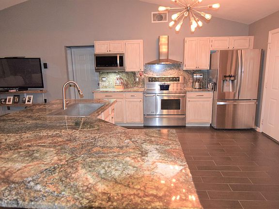 4th image of 12251 Stockbridge Ct N