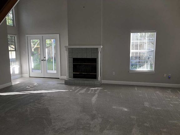 4th image of 383 Canterbury Cir