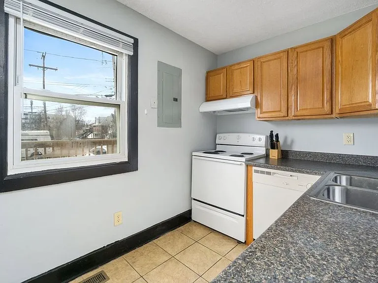 1373 Indianola Ave — Photo 11