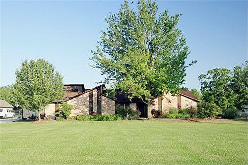 1st image of 517 Sun Park Dr