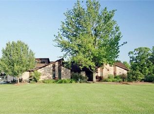 517 Sun Park Dr, Friendswood, TX 77546