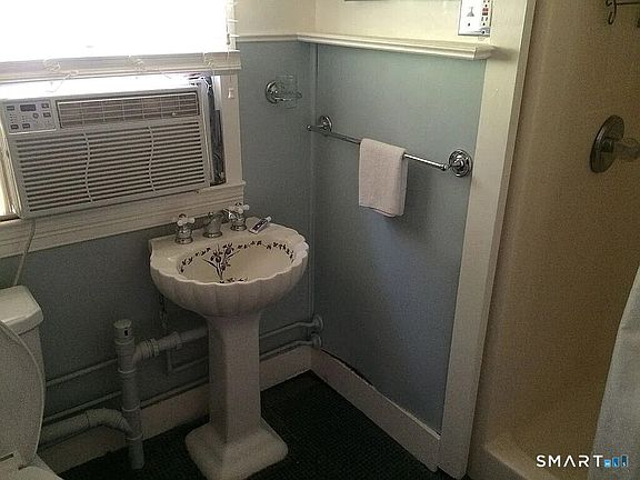 3rd image of 2581 Litchfield Road