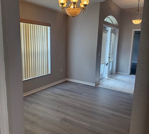 3rd image of 7522 Floral Cir W