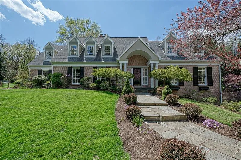 114 Buckingham Rd photo 1