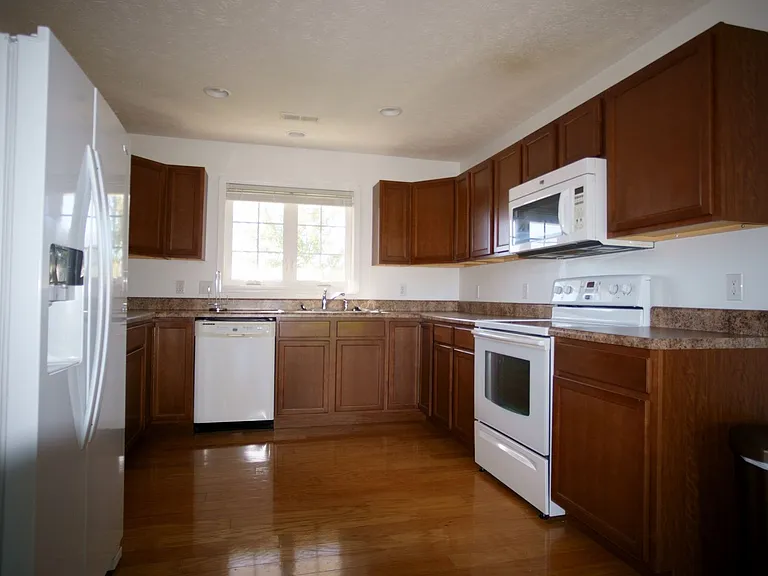 175 Kays Dr — Photo 6