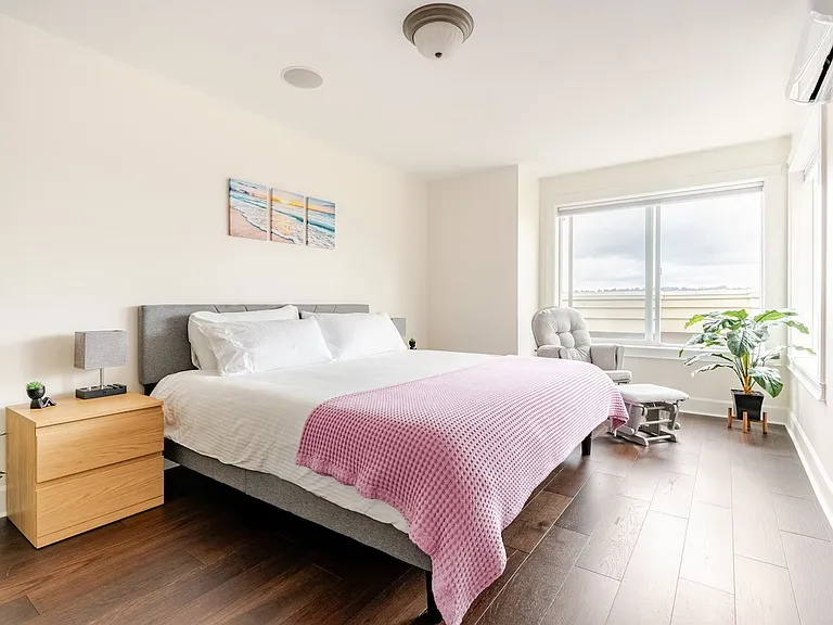king bed