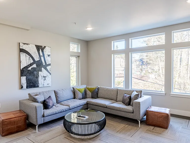 Emerald Crest Apartments — Photo 11