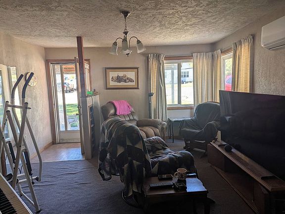 3rd image of 153 S Roanoke Ave