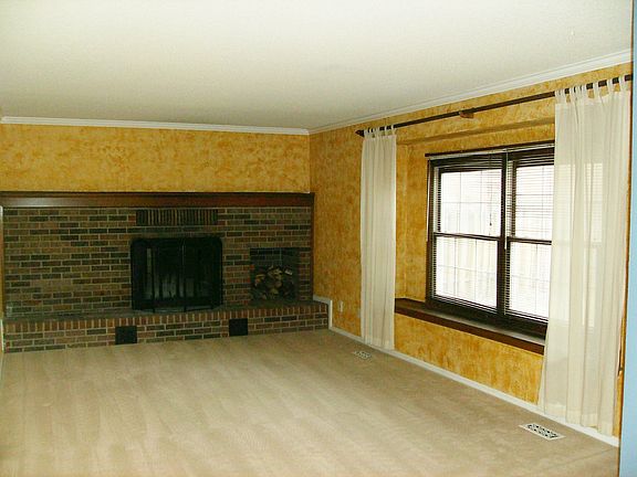 Familyroom off Kitchen