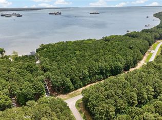 1129 Lawnes Neck Dr, Smithfield, VA 23430