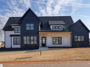 938 Benchmark Dr, Wellford, SC 29385
