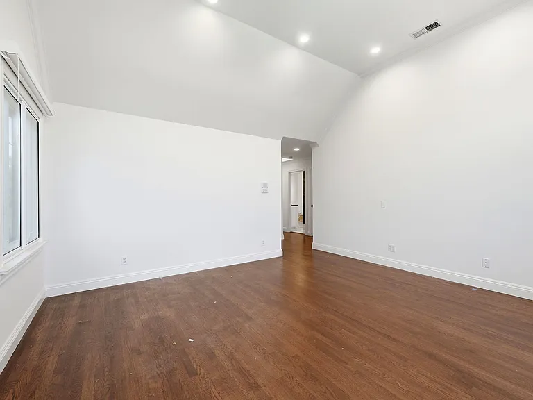 1506 Vancouver Ave — Photo 23