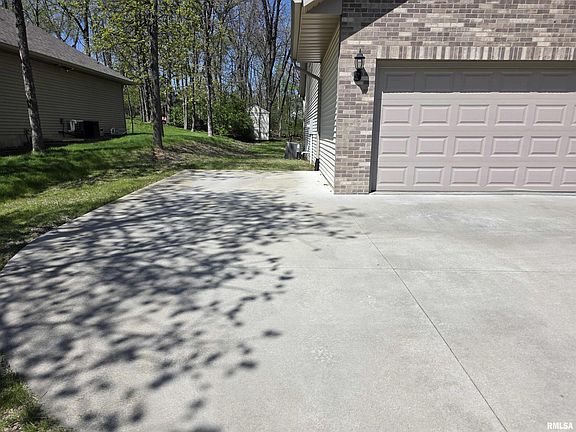 3rd image of 7289 N Whippoorwill Ln