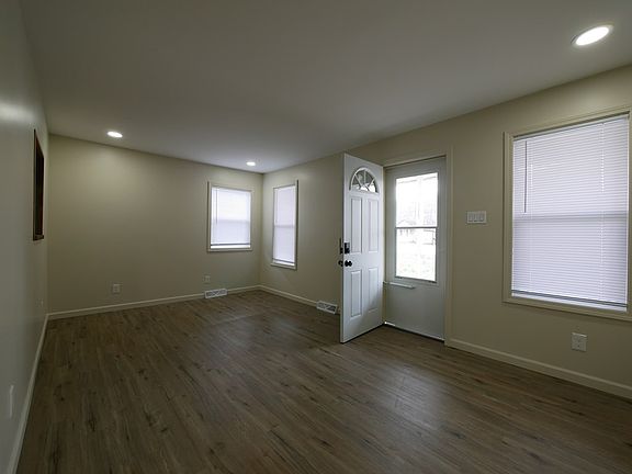 5th image of 2404 Main Street