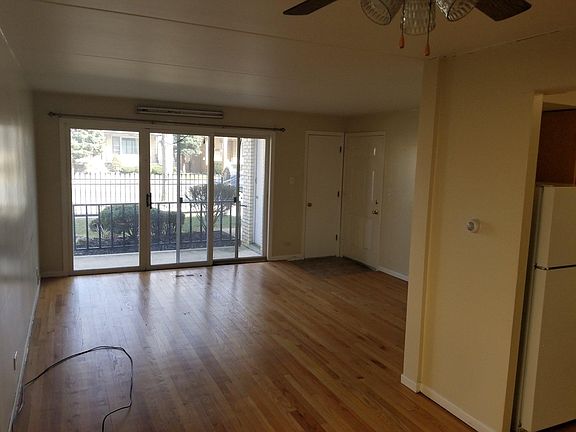 4th image of 6214 S Narragansett Ave #1B