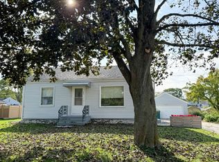 903 Grandview Ave, Lockport, IL 60441